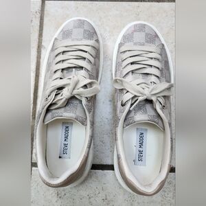 Steve Madden Women's Cream & Beige Logo Sneakers